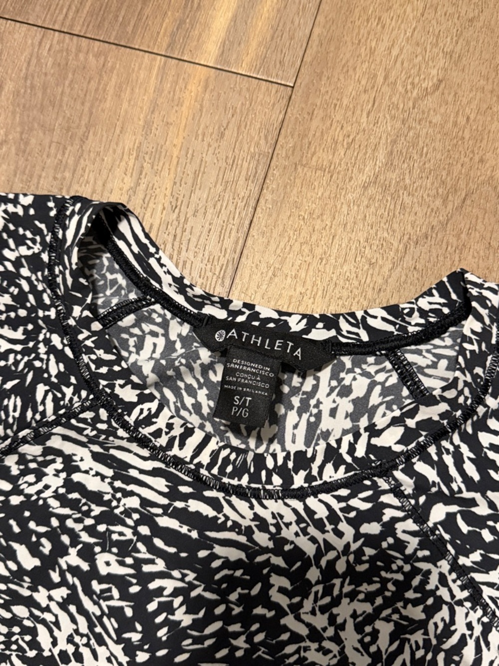 Athleta Ultimate Printed Train Tee Shirt Women's - Picture 4 of 5